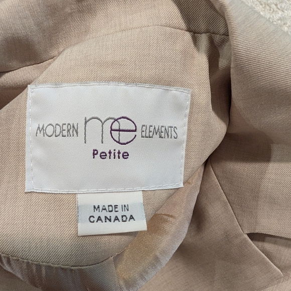 Modern Elements Tan Blazer with Structured Design and Smooth Texture 12P - Picture 8 of 10